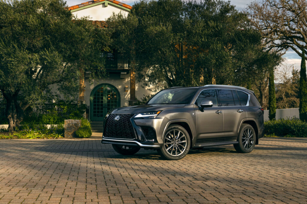 2025 Lexus LX 700h