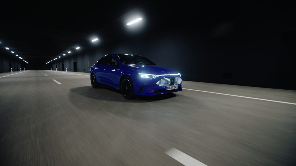 The Light Test Center at the Immendingen Global Proving Ground is Europe's most modern facility for developing vehicle headlights.Real driving situations can be simulated over a length of around 135 meters, regardless of the time of day or weather conditions.In the €10.5 million building, engineers test light range, light distribution, and glare-free performance under reproducible conditions. This includes a special floor that simulates a weathered road surface as it occurs in reality.Variable backdrops and state-of-the-art measurement technology enable realistic scenarios ranging from city traffic to highway driving. This forms the basis for the innovative new DIGITAL LIGHT lighting system from Mercedes-Benz.
