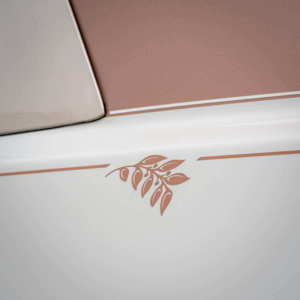 Phantom Dentelle - coachline motif