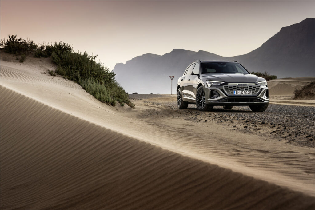 Static photo, Colour: Chronos Gray metallic.