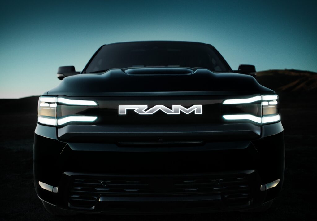 2025 Ram 1500 REV front