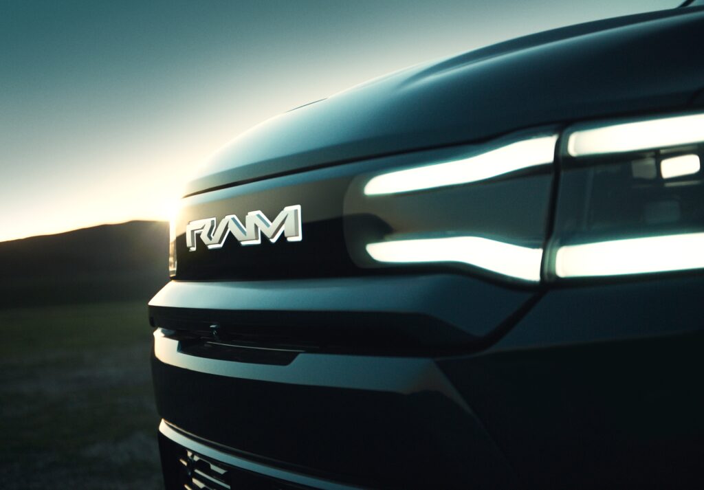 2025 Ram 1500 REV front