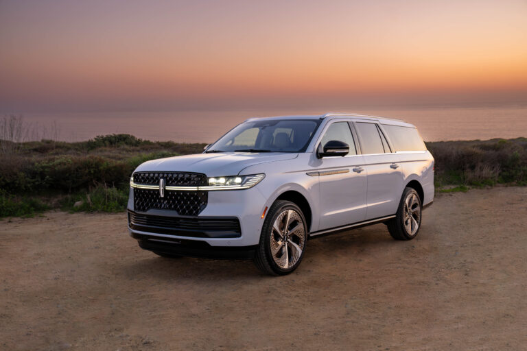 2025 Lincoln Navigator Review: When Your SUV Becomes a Spa, Lounge, and Boardroom on Wheels