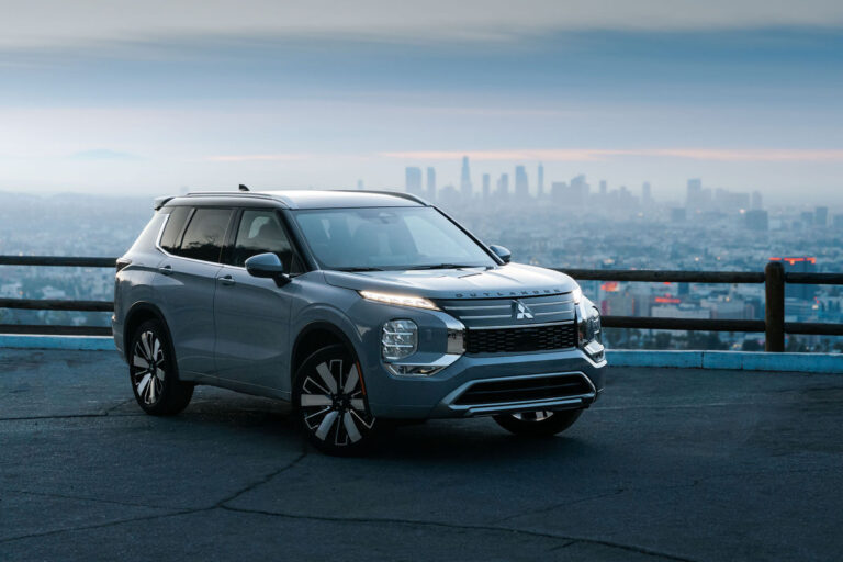 2025 Mitsubishi Outlander 3 row SUV