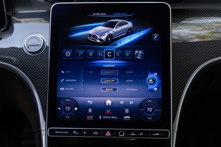 2025 Mercedes AMGC 63S entertainment system