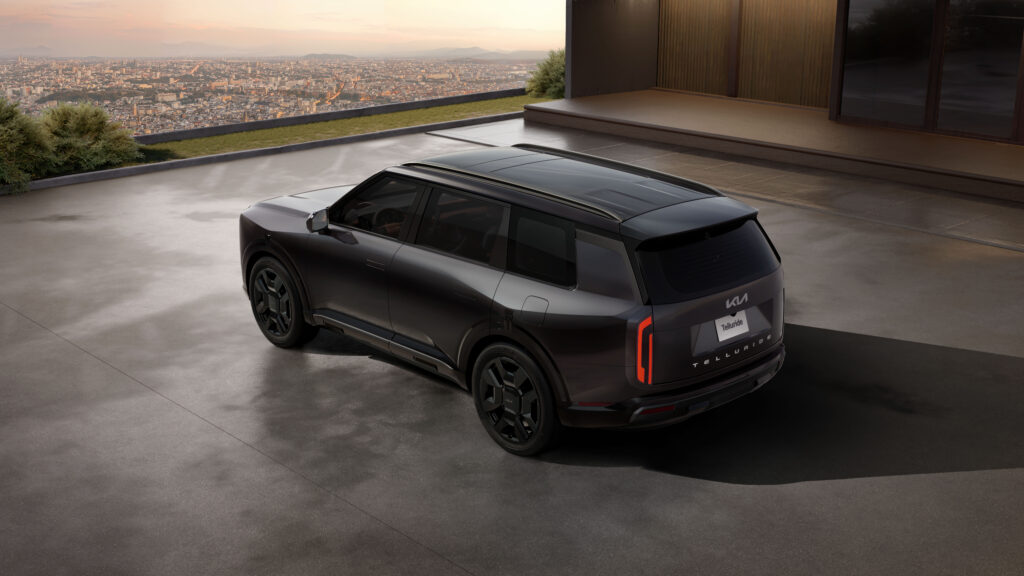 Rear 3/4 of the 2027 Kia Telluride SXP