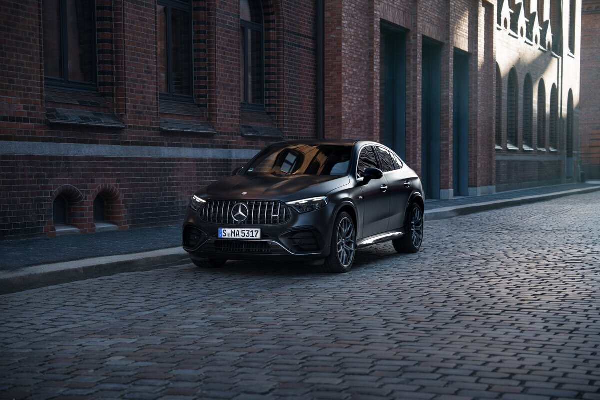 Mercedes-AMG GLC 53 4MATIC+ Coupé: Exterior MANUFAKTUR graphite grey magno, Interior Leather Nappa AMG black
