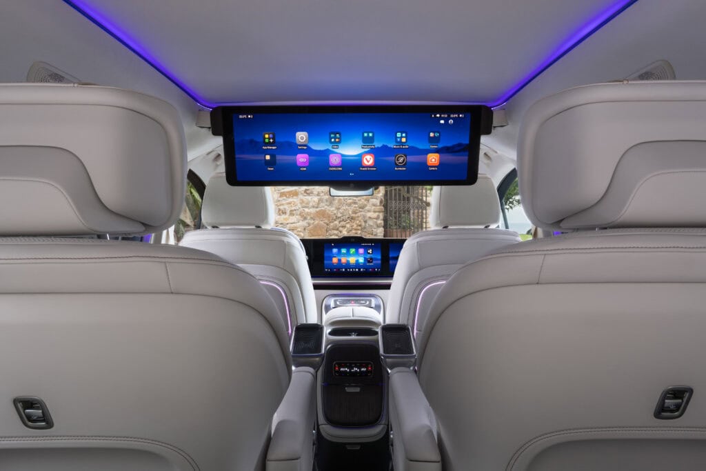 The all-new Mercedes-Benz VLE/ Press Test Drive Bilbao, Spain (Mercedes-Benz VLE 300 electric | combined energy consumption: 20.7-18.4 kWh/100 km | combined CO₂ emissions: 0 g/km | CO₂ class: A
EXTERIOR: velvet brown metallic | INTERIOR: nappa leather ivory beige;Mercedes-Benz VLE 300 electric | combined energy consumption: 20.7-18.4 kWh/100 km | combined CO₂ emissions: 0 g/km | CO₂ class: A*