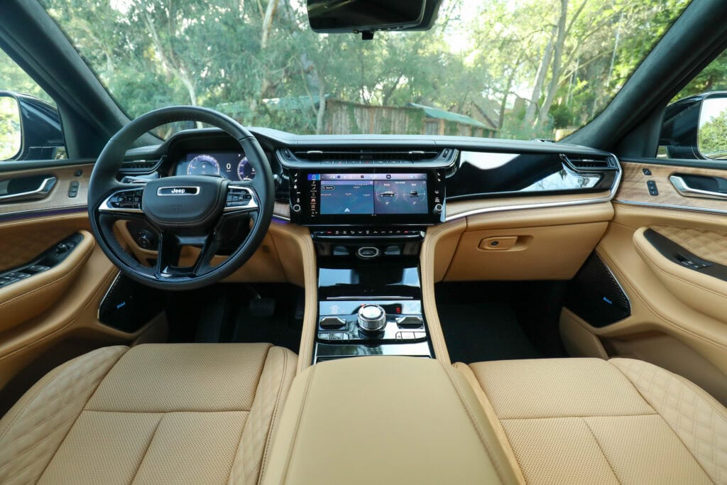 2026 Jeep Grand Cherokee Full Dash Image