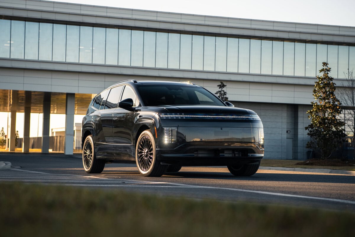 2027 Hyundai Ioniq 9 Calligraphy Black Ink