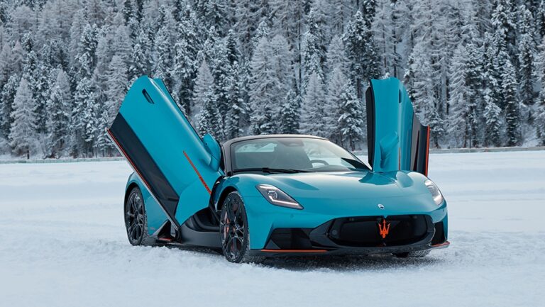 Maserati MCPura Cielo Frozen Magma doors open