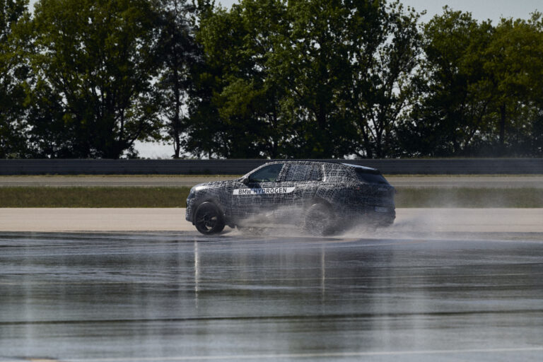 BMW X5 Offers Five Drivetrain Options Including Hydrogen