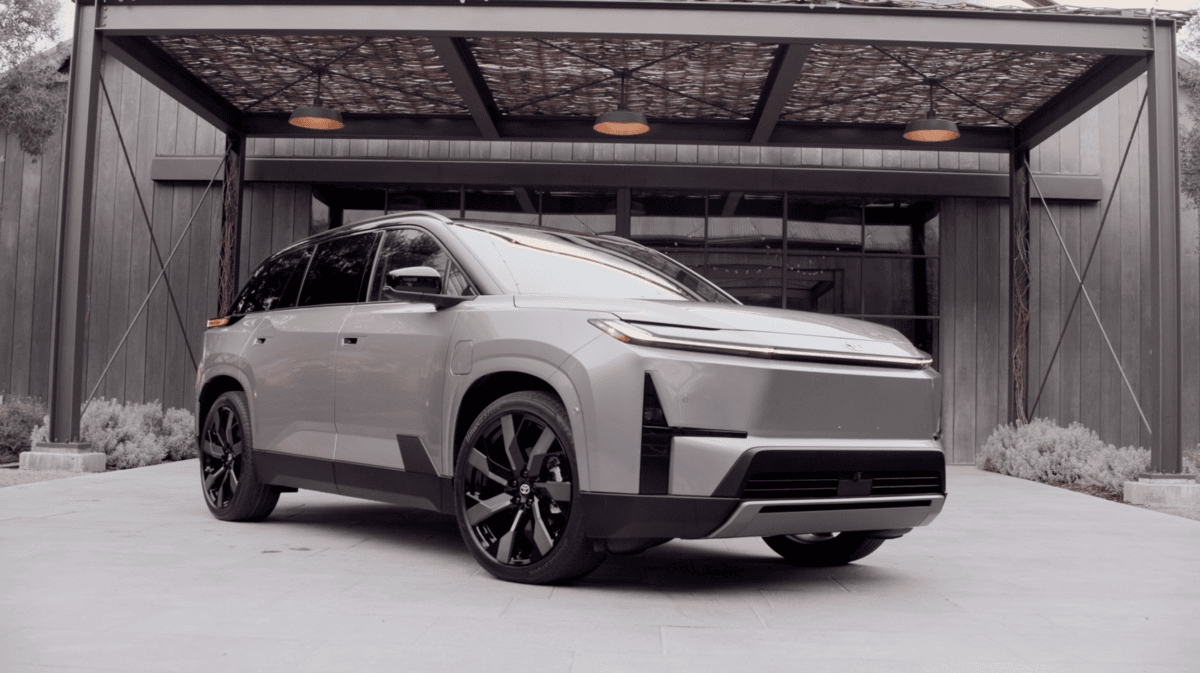 Front and Side View of the New 2027 Toyota Highlander 3-Row BEV