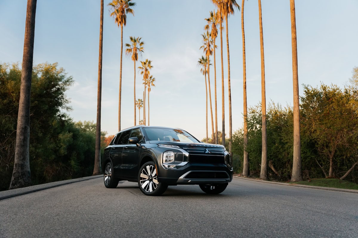 2026 Mitsubishi Outlander with palm trees