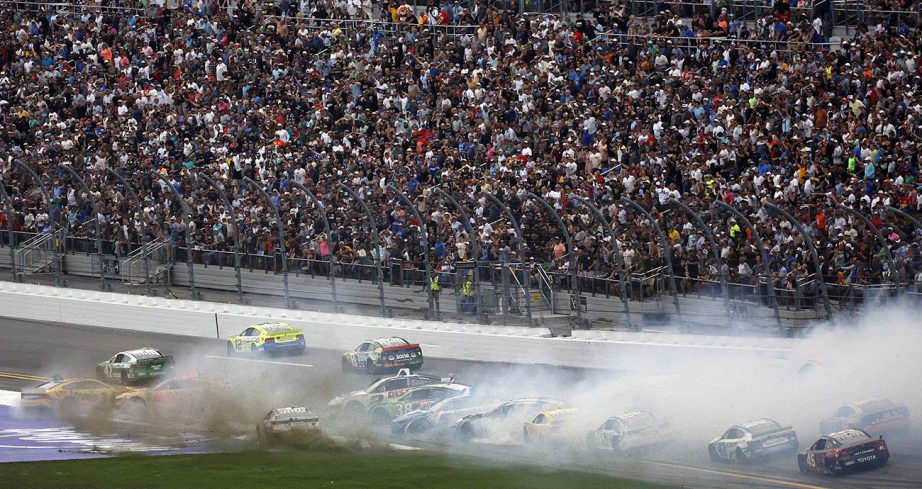 Large crash involving many cars During The 2026 Daytona 500