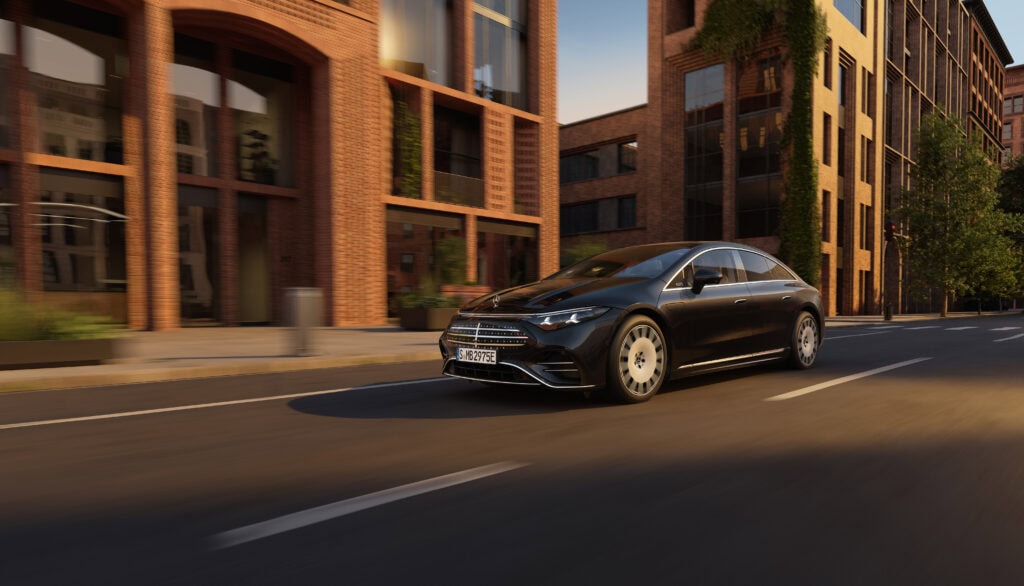 Mercedes-Benz EQS 580 4MATIC
Lack: MANUFAKTUR black sparkling
Innen: Exclusiv Nappa macchiatobeige / spacegrey