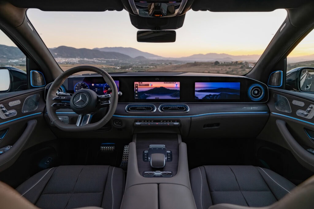 2027 Mercedes-Benz GLS Hyperscreens