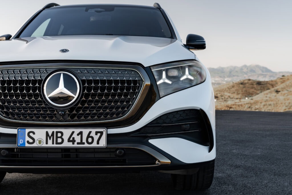 The new Mercedes-Benz GLE.
Exterior: MANUFAKTUR opalite white bright
Interior: MANUFAKTUR special upholstery in Exclusive nappa leather yacht blue