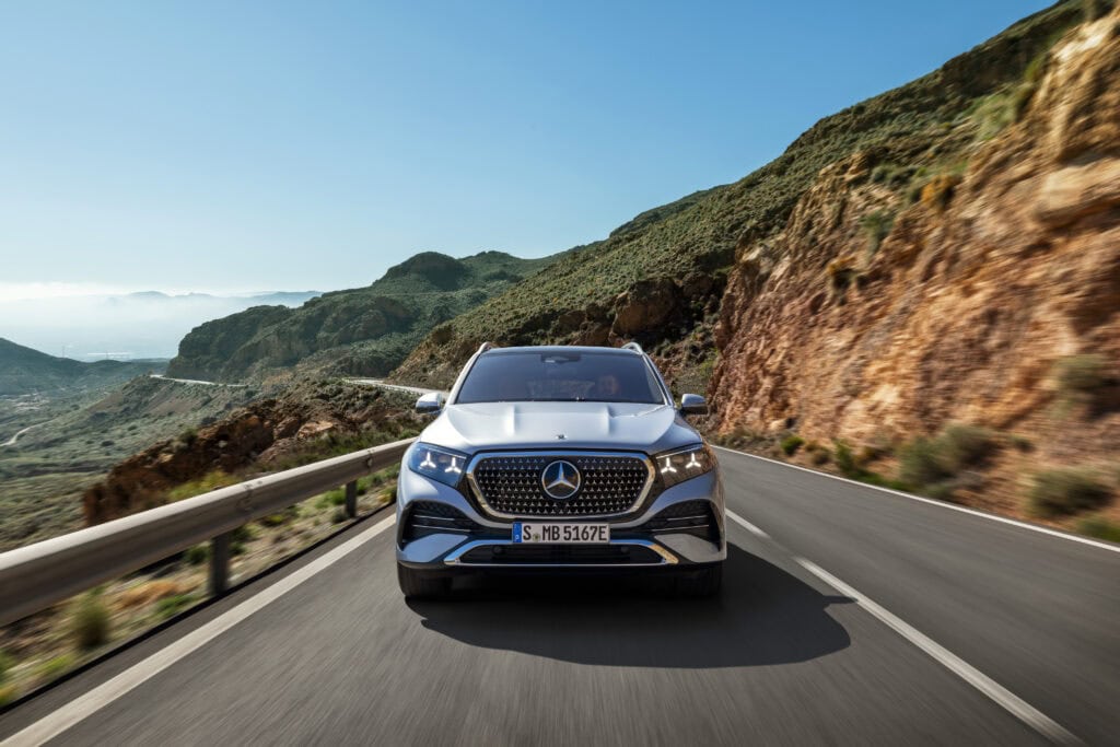 The new Mercedes-Benz GLE.
Exterior: MANUFAKTUR Côte d'Azur light blue metallic
Interior: Leather saddle brown / black