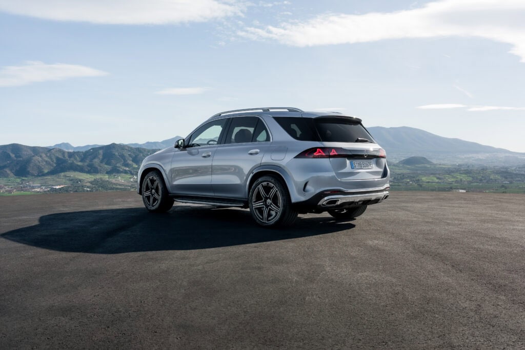 The new Mercedes-Benz GLE.
Exterior: MANUFAKTUR Côte d'Azur light blue metallic
Interior: Leather saddle brown / black
