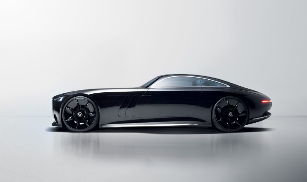 Mercedes-Benz Vision Iconic: The sculptural exterior in a deep black high-gloss finish.